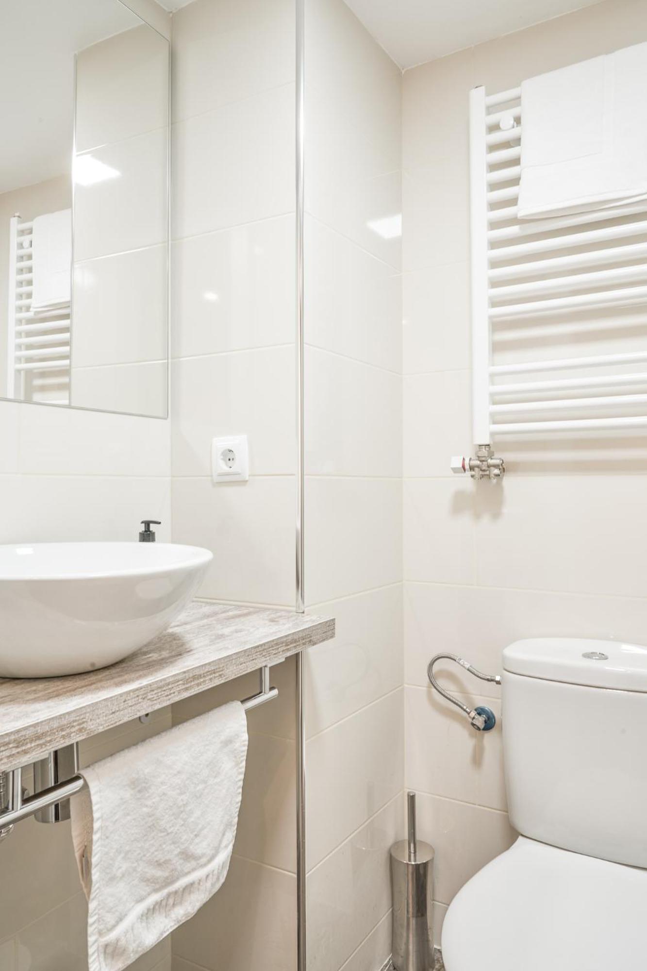 Family-Friendly Home In Central Barcelona 4Bdr Экстерьер фото